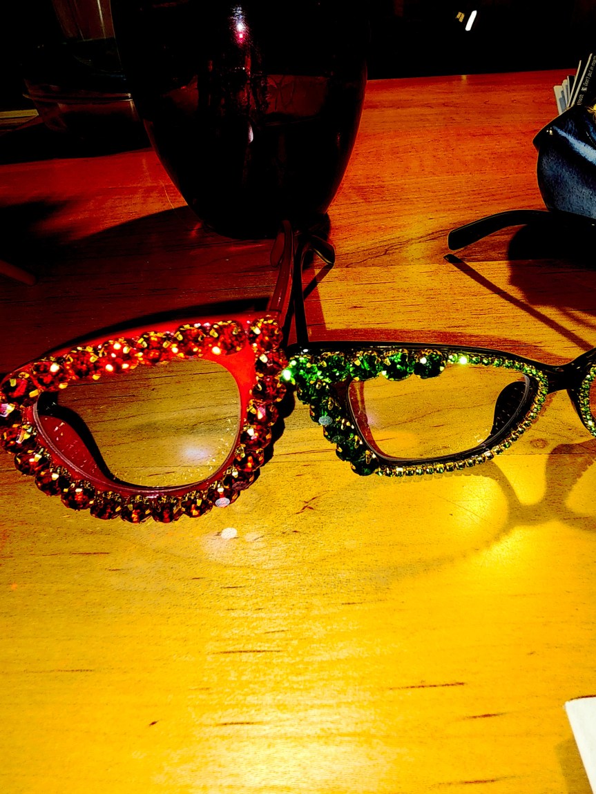 Museum, Glasses, Help